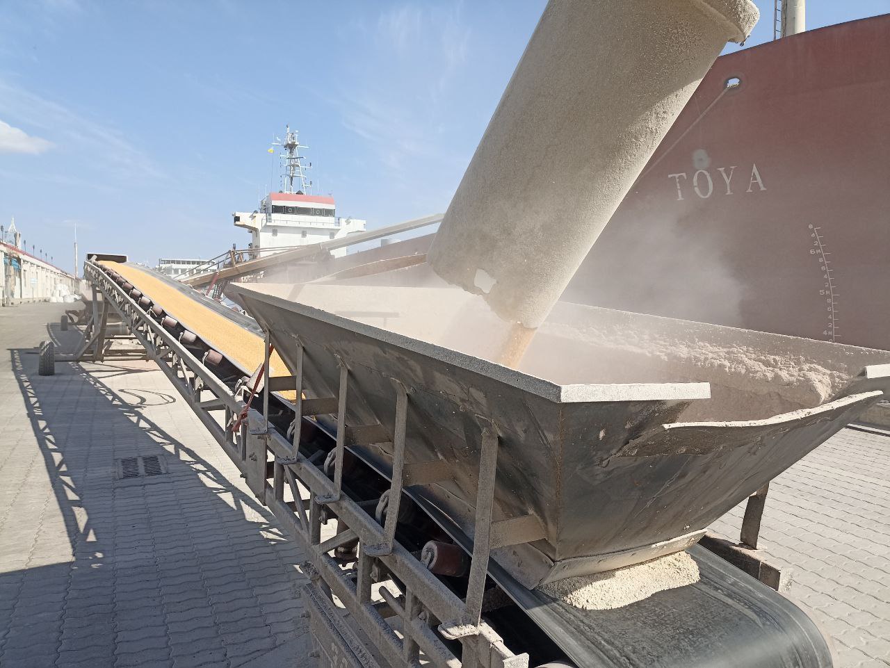 Суднонавантажувальна машина в порту Одеса