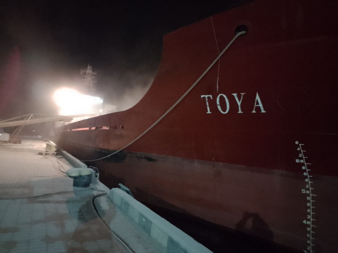 Трюм корабля під час завантаження зерном