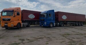 Зерновози ТОВ «Юнікорнс» на майданчику — вибір між автотранспортом і залізничними вагонами для вивезення врожаю